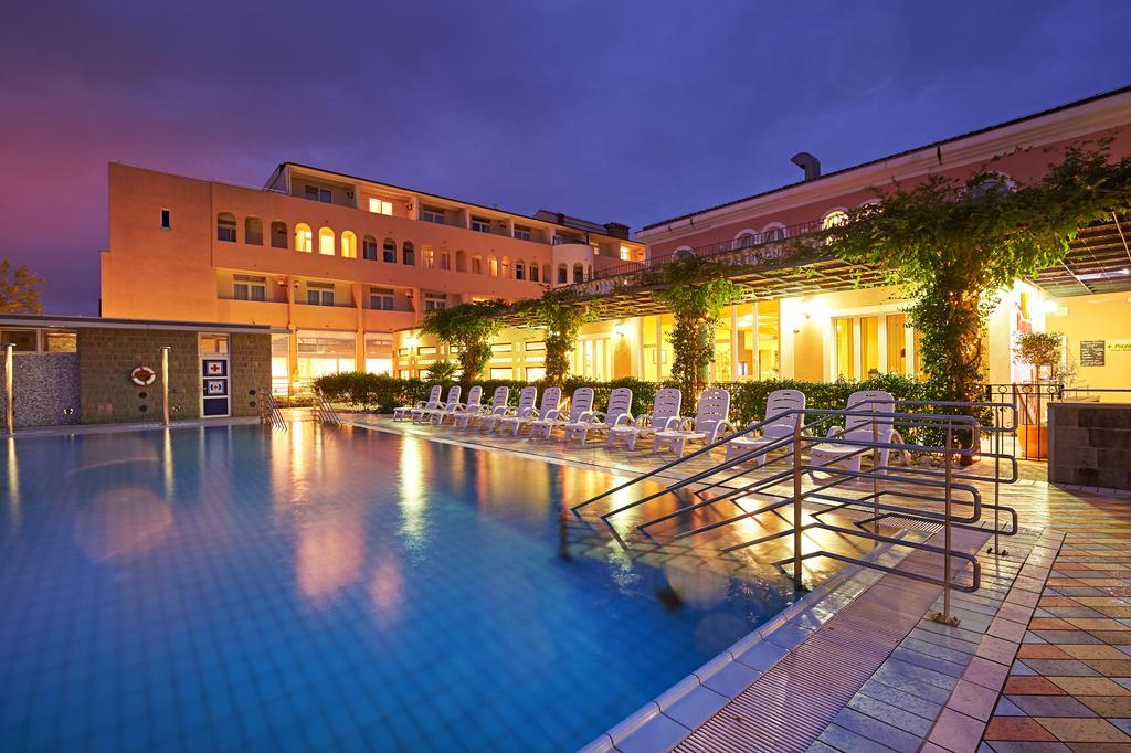 Hotel Delfin Izola Exterior photo