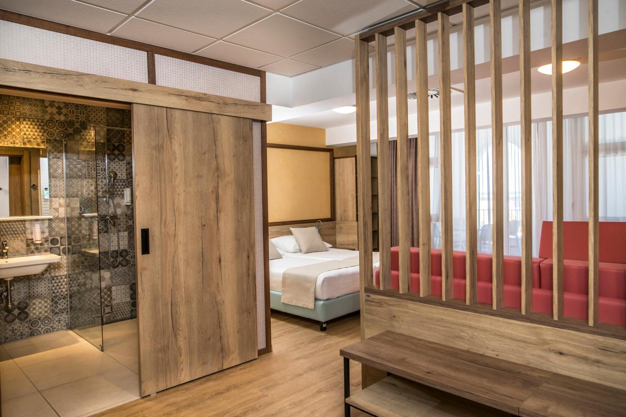 Hotel Delfin Izola Exterior photo