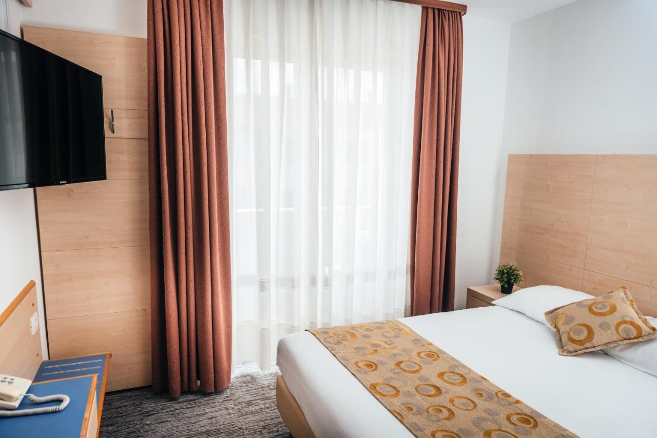 Hotel Delfin Izola Exterior photo